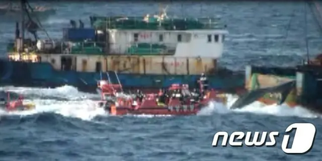 韓国南西部の全羅北道・扶安郡の沖合で10日午前、韓国海洋警察は不法操業をしていた中国漁船を発見し発砲したところ、中国戦の船長が韓国側の銃弾にあたり死亡した（画像:news1）
