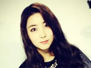 「4Minute」ソヒョン、慣れないセルカ棒で自分撮りに挑戦