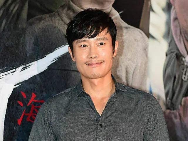 俳優イ・ビョンホンを脅迫した容疑で拘束されたモデルのイ・ジヨン側が、イ・ビョンホンが肉体関係を要求したと主張した(提供:OSEN)