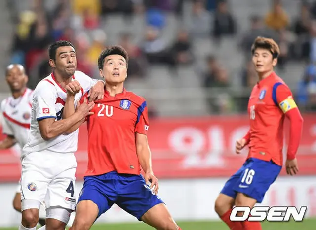 韓国サッカー代表のシュティーリケ新監督が2試合を終え、「公開的な選手批判はしない」と断言した