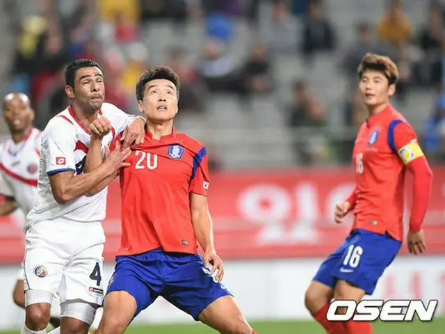韓国サッカー代表のシュティーリケ新監督が2試合を終え、「公開的な選手批判はしない」と断言した
