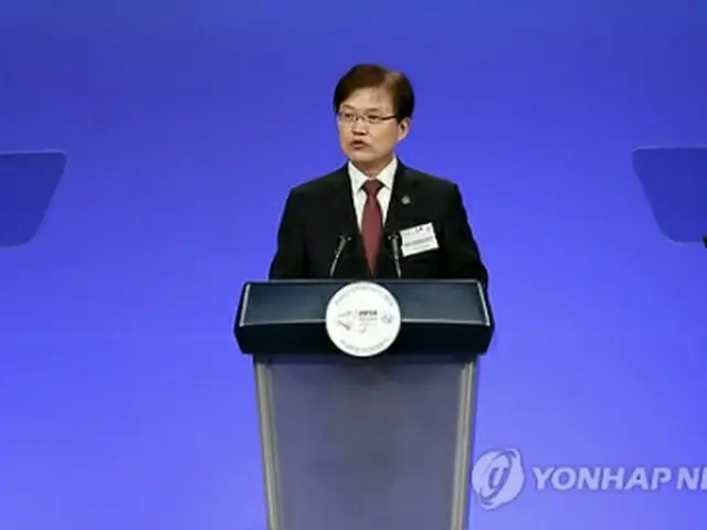 全権委員会議の開会式であいさつする崔長官＝２０日、釜山（聯合ニュース）