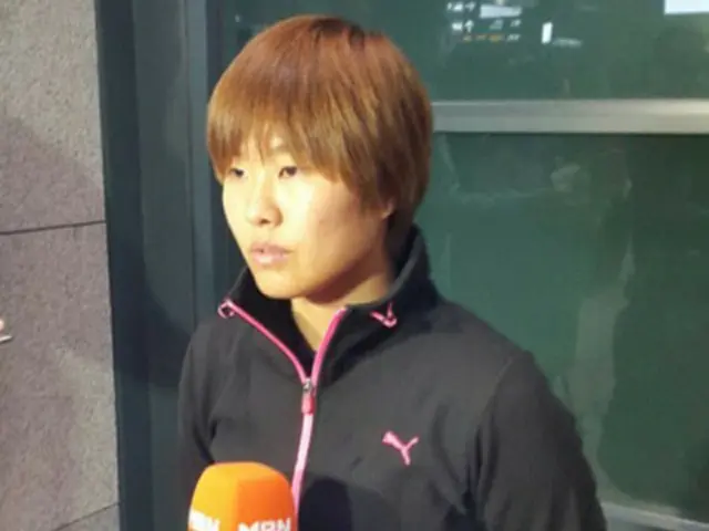 イングランドでの初シーズンを終えた韓国女子サッカー界の看板選手チ・ソヨンが20日午前、仁川空港に帰国し自身の活躍について冷静な評価をした。（提供:news1）