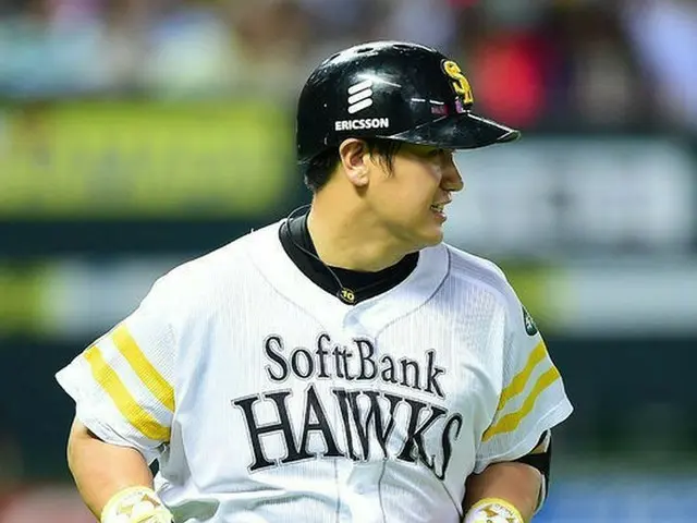 ソフトバンクの4番・李大浩が、20日に行なわれたCSファイナルステージで四球1つを含む3打数2安打1打点でチームを勝利に導き、自身初となる日本シリーズ進出を果たした。（提供:OSEN）