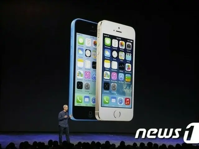 iphone6が予約販売開始30分で8万人以上の加入者が集まり、ブームを巻き起こしている。（提供:news1）