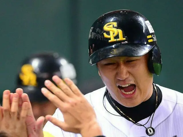 “優勝”に飢えていたソフトバンク・李大浩が故郷の応援団に心から感謝の気持ちを表した。（提供:OSEN）