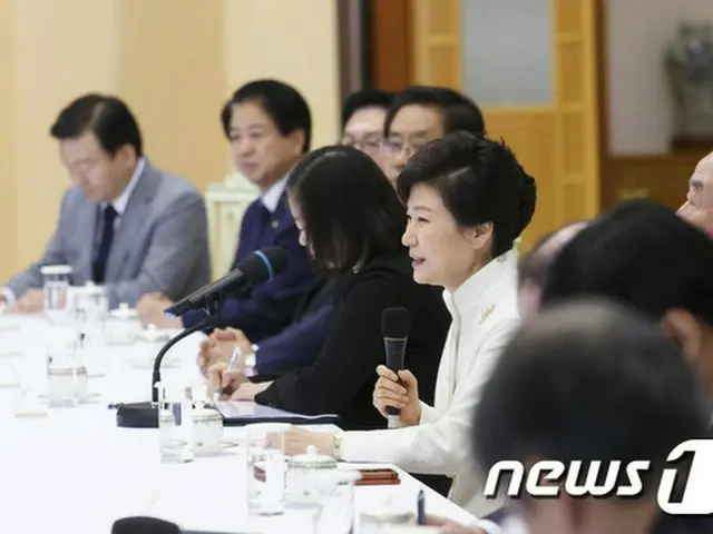 韓国の朴大統領は24日、「過去の首脳会談開催後、関係が後退していった経験を教訓として事前に十分な準備をして首脳会談を成功できるよう真摯な努力が優先されなければならない」と述べた。(提供:news1)