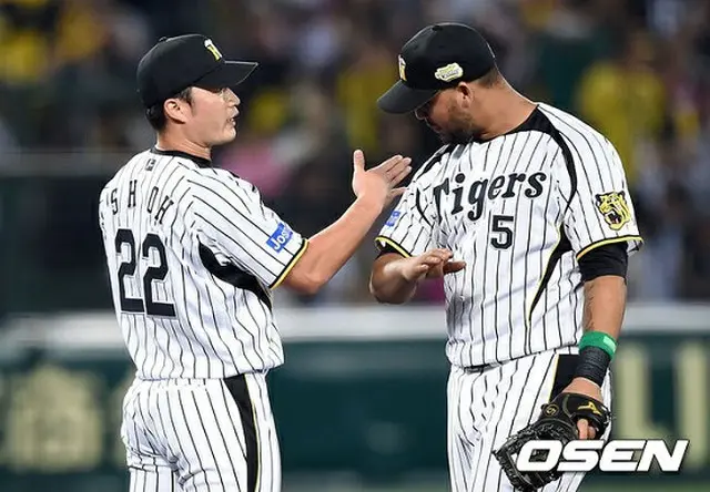 阪神は、呉昇桓（左）やゴメス（右）を始めとする外国人選手による投打の活躍で、日本シリーズ初戦を見事に制した。（提供:OSEN）