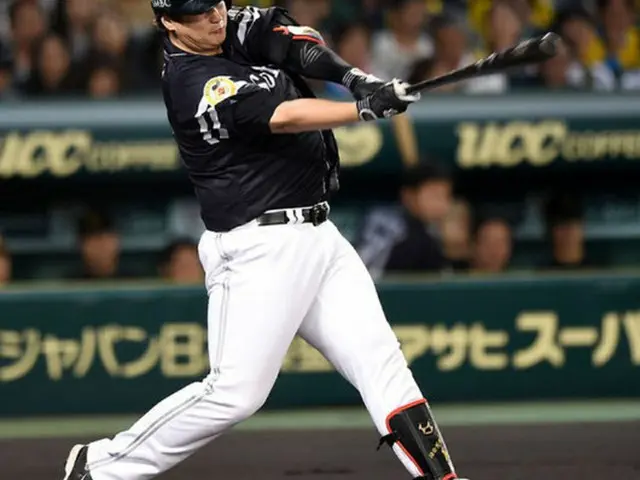 ソフトバンクの4番、李大浩が26日の第2戦で、日本シリーズでは初のホームランを放った。（提供:OSEN）