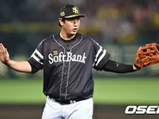ソフトバンク・李大浩、ボールも体も飛んだ！