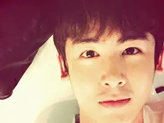 「2PM」ニックン、ベッドセルカで「愛はただ過ぎ去るもの」