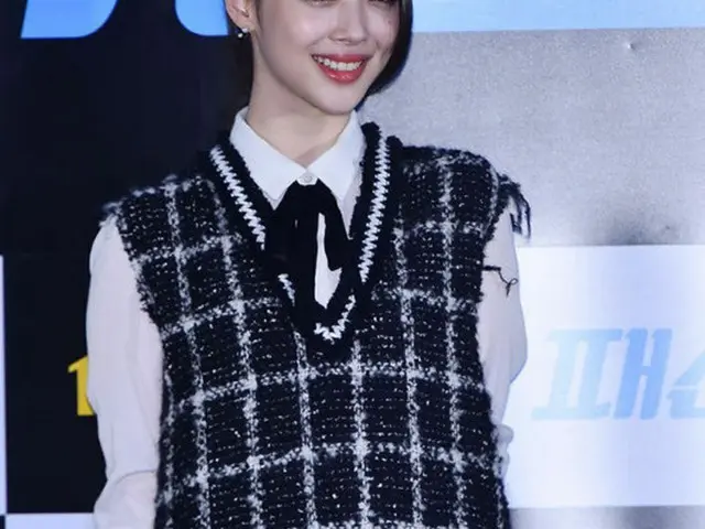映画「ファッション王」で主演を務めるガールズグループ「f(x)」メンバー兼女優ソルリが、同映画の舞台あいさつにも出席し、ファンに会う予定だ。
