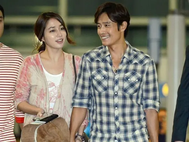 韓国俳優イ・ビョンホン（44）と女優イ・ミンジョン（32）が米国・ロサンゼルスに一緒に滞在中だ。