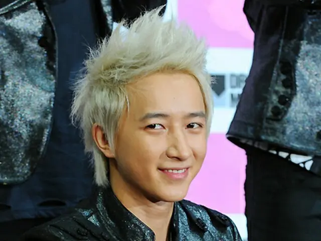 人気グループ「SUPER JUNIOR」の元メンバーであるハンギョンが、意味深長な歩みを見せている。（提供:OSEN）