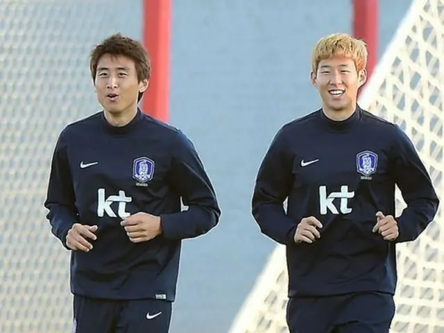 素晴らしい試合を繰り広げたソン・フンミン（右）とク・ジャチョル（左）がドイツ紙「ビルト」の評点で、そろって4点となった。（提供:OSEN）