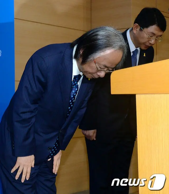 韓国政府は11日、去る4月16日に発生したセウォル号沈没事故において、行方不明者の捜索作業を終了することを発表した。
