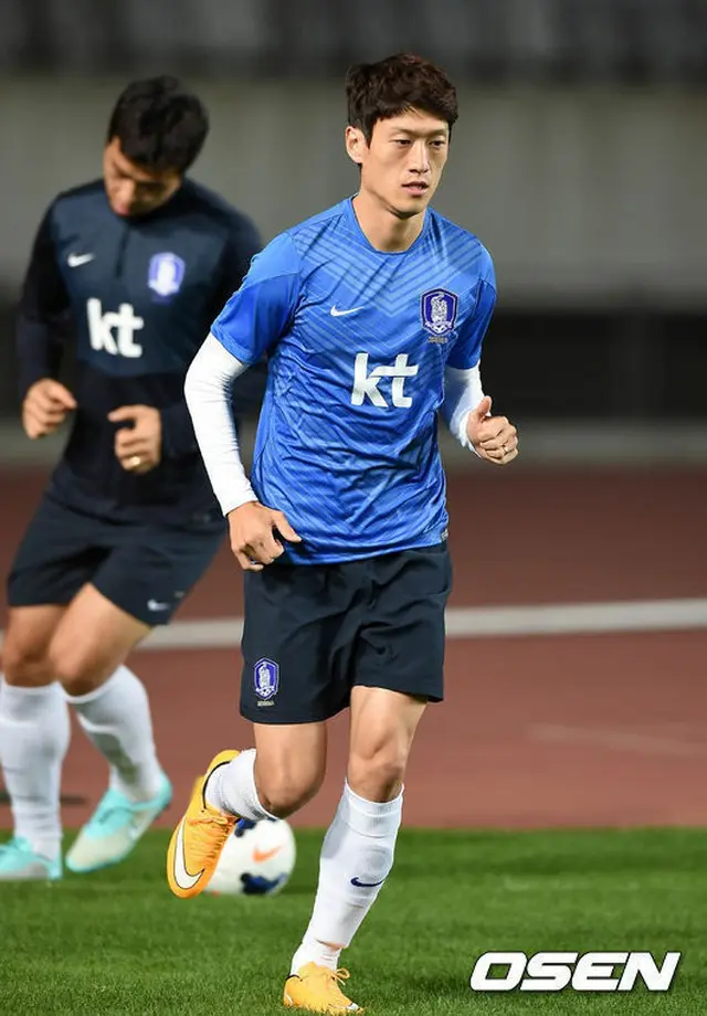 ”ブルードラゴン」”ことイ・チョンヨン（ボルトン）がチャンピオンシップ・17ラウンドのベストイレブンに選ばれた。