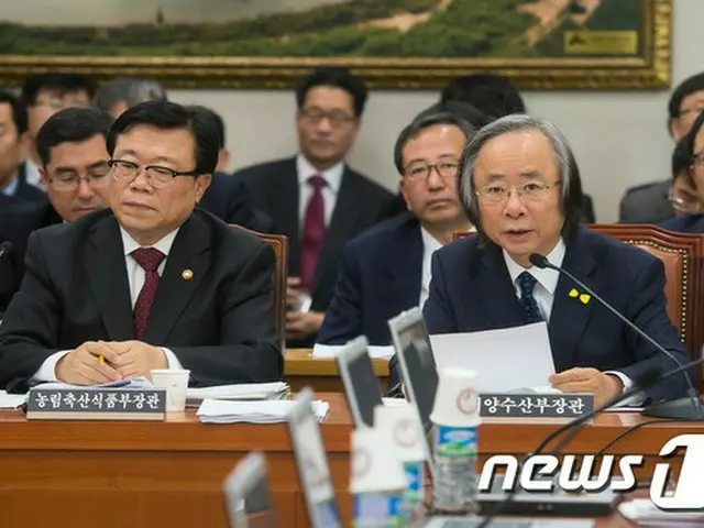 イ・ジュヨン海洋水産部長官は、独島（日本名:竹島）入島支援センター建設取り消し問題に関連し、「白紙化されたのではなく、いくつかの問題を検討し推進していく」と明かした。