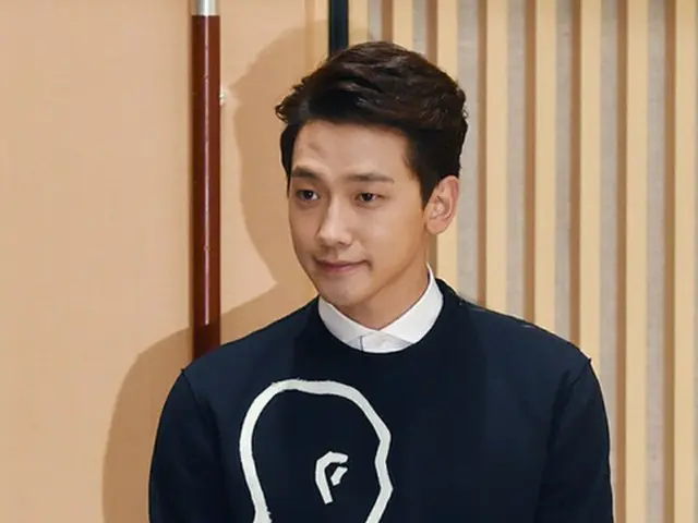韓国歌手Rain(ピ)が14日午後、チャットアプリなどで広がっている裸体合成写真の作成者に対する告訴状を提出した。（提供:OSEN）
