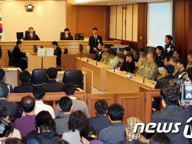 韓国南西部・珍島沖で4月に発生した旅客船セウォル号沈没事故で起訴され、11日に一審判決を受けた船員15人全員が控訴した。