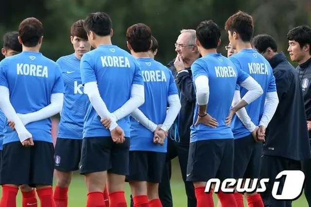 シュティーリケ監督率いる韓国サッカー代表チーム（FIFAランキング66位）が、40年間続いていた”テヘランのジンクス”を壊し、新たな歴史をつくる。