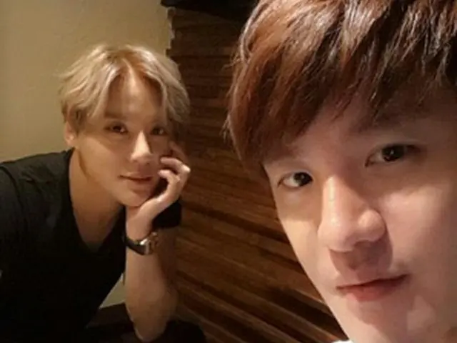 韓国歌手兼俳優のキム・ムヨンが弟である「JYJ」ジュンスと一緒の日常を公開した。（提供:OSEN）