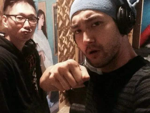 韓国歌手チェ・シウォン（SUPER JUNIOR）が野生の男に変身し話題だ。（提供:OSEN）