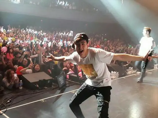 韓国アイドルグループ「2PM」のメンバー、ニックンがシカゴコンサートの現場を公開した。（提供:OSEN）