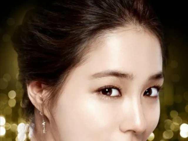 韓国女優イ・ミンジョンは、韓国の自然派化粧品イザノックス(IsaKnox)も新モデルに抜てきされた。
