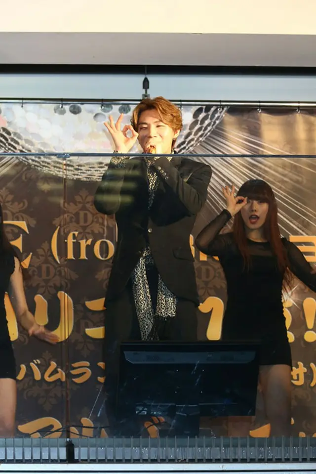 D-LITEがオリコン1位“宴会企画”ミニアルバム「でぃらいと」リリースを記念し、サプライズライブ開催!!