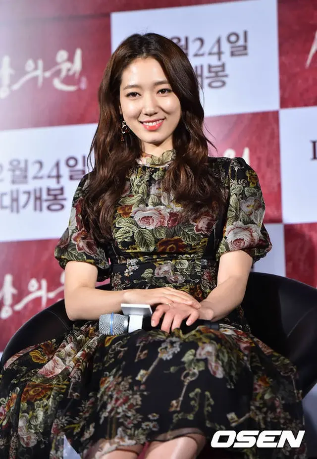 女優パク・シネは26日午後、ソウル・東大門（トンデムン）MEGABOXで行われた映画「尚衣院」の制作報告会に出席し、「韓服から流れる気品を感じることができた」と述べた。（提供:OSEN）