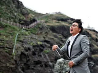 ＜Wコラム＞韓国の人気歌手イ・スンチョル、「平和ソング」で「We are the World」！