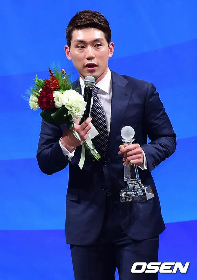 3日午後、「2014 プロ野球 今年の賞」授賞式が行われ、ネクセン・ヒーローズのソ・ゴンチャン（25、徐建昌）が今年の選手賞を受賞した。