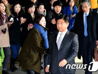 朴大統領元側近による国政介入疑惑、警察官出頭「誠実に調査を受ける」
