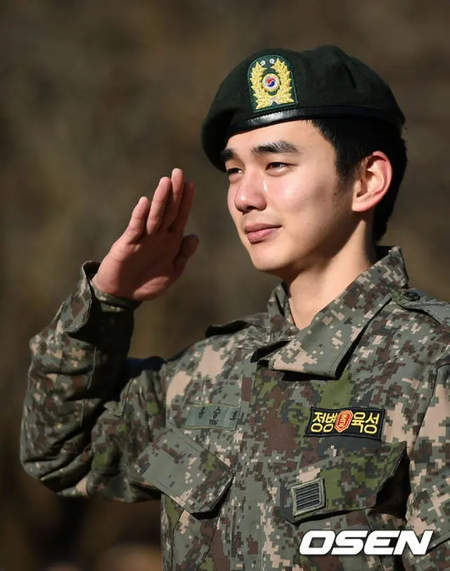 韓国俳優ユ・スンホの除隊を陸軍も祝福し、注目を集めている。