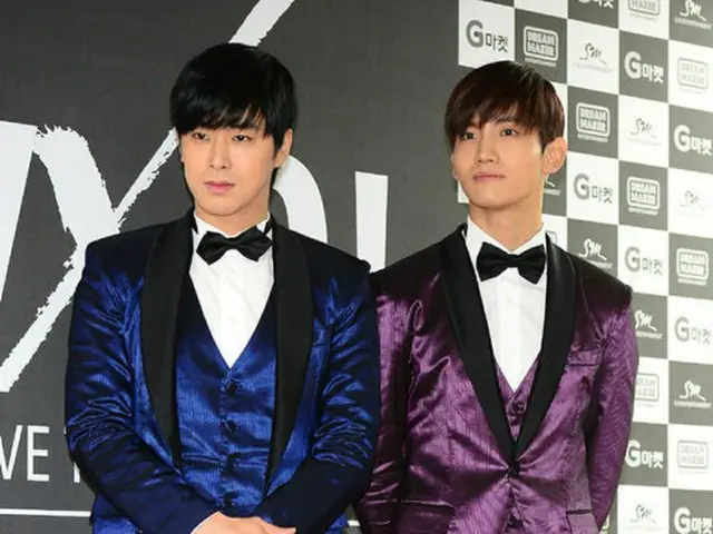 「東方神起」のチャンミンがデビュー以来10年間に渡る人気の秘訣について、「ユンホ兄さんの傍で寄生虫のようにひたすら引っ付いていた」と話し、注目を浴びた。