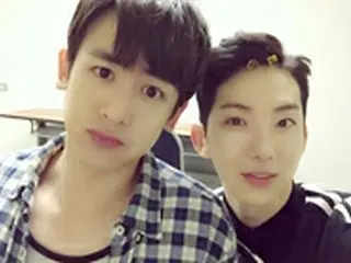 「2PM」ニックンと「2AM」チョ・グォン、公演前に“クングォン”写真公開
