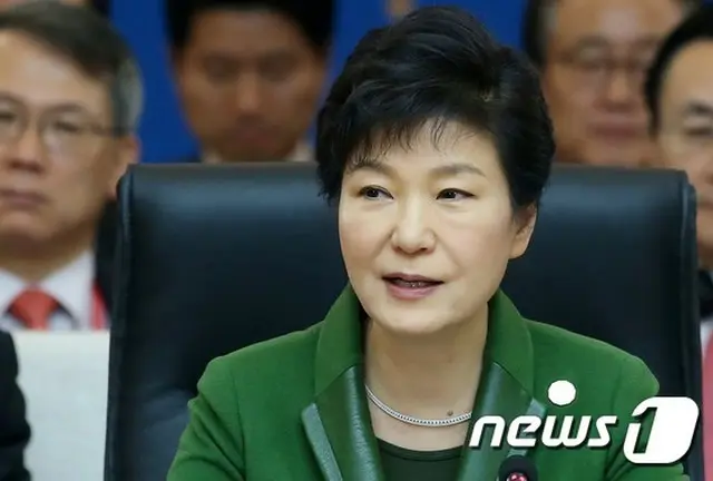 韓国の朴槿恵(パク・クンヘ)大統領は15日、先ごろ国際オリンピック委員会が2018年平昌冬季オリンピックの国内外分散開催を提案したことに関して「意味がない」と主張した。