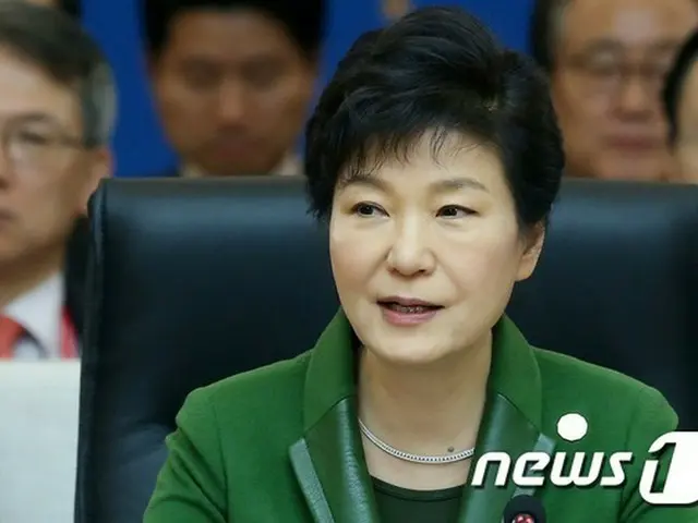 韓国の朴槿恵(パク・クンヘ)大統領は15日、先ごろ国際オリンピック委員会が2018年平昌冬季オリンピックの国内外分散開催を提案したことに関して「意味がない」と主張した。