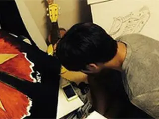 「FTISLAND」チェ・ジョンフン、画家に変身！日本で展示会を開催
