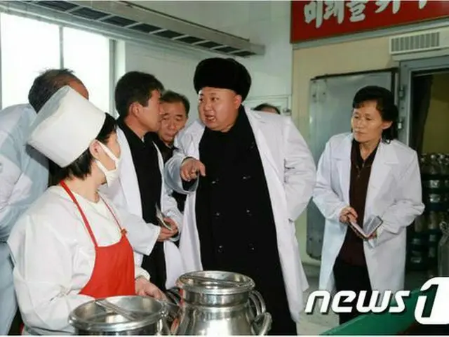 北朝鮮の金正恩（キム・ジョンウン）第1書記が子ども用の豆乳と粉ミルクを生産する平壌（ピョンヤン）子ども食料品工場を現地指導したと16日、朝鮮中央通信が報じた。（提供:news1）