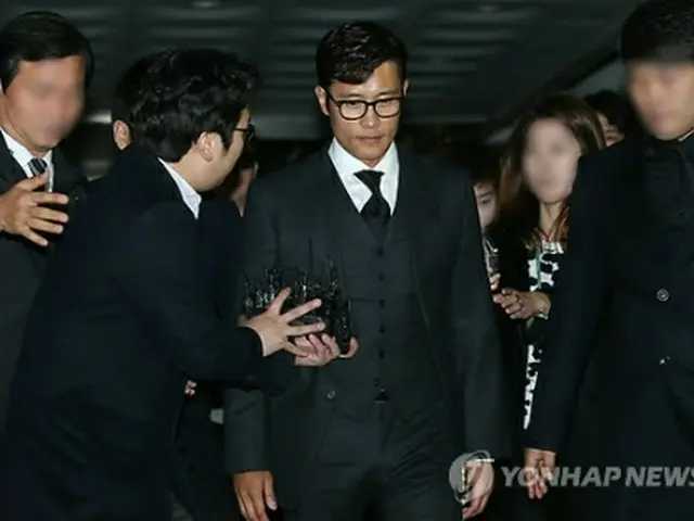 11月24日、ソウル中央地裁に証人出廷したイさん=(聯合ニュース)