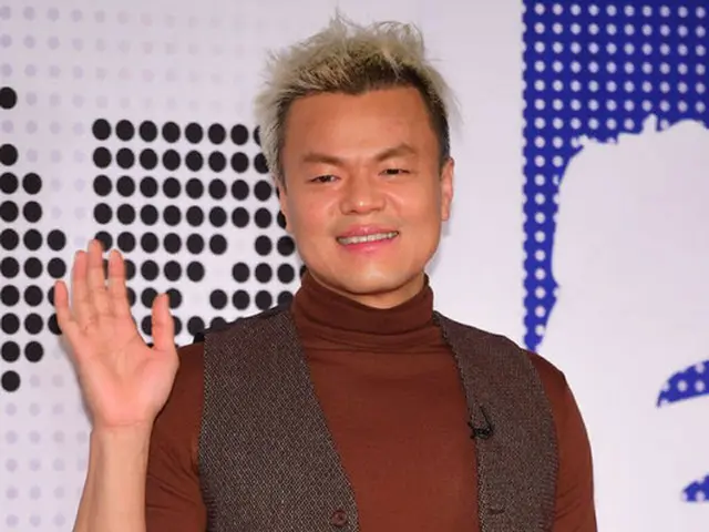 韓国の大手芸能事務所JYPエンターテインメントが、ソウル・清潭洞の自社ビルを売却した。これに関して「今後、新社屋で事務所を合併予定」と明らかにした。（画像はJYPエンターテインメント創設者のパク・チニョン）
