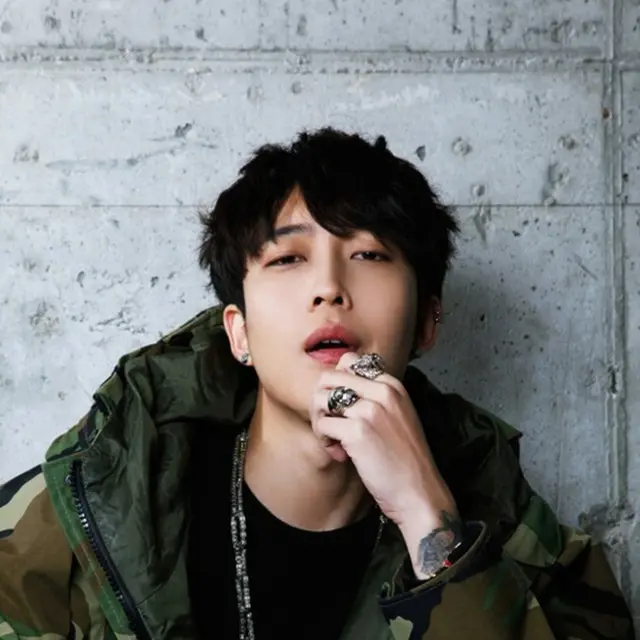 韓国ヒップホップグループ「M.I.B」のラッパー5Zic（オジク）が1stソロ曲「Chillin on my bed」を発表した。（提供:OSEN）