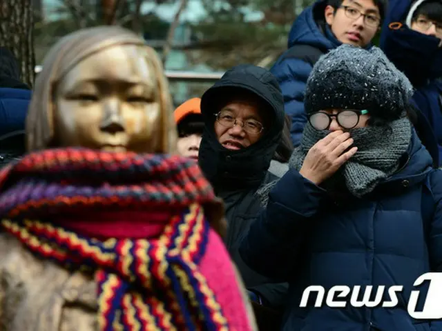 韓国・ソウル市の昼の体感気温が零下15度近くにまでなる17日も、慰安婦問題解決のため市民の声が止まることはなかった。（提供:news1）