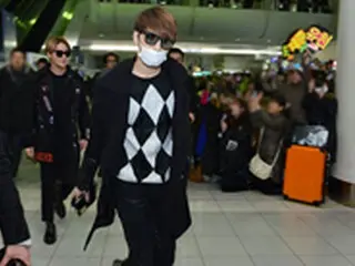 【取材レポ】「JYJ」3人揃って福岡国際空港に到着！ファンの熱烈歓迎に感謝！