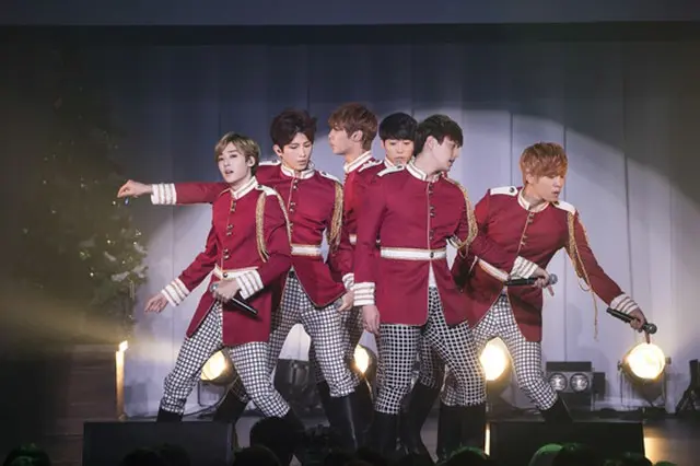 12月23日、韓国出身の7人組アイドルグループ「U-KISS」が2度目のクリスマスLIVEを豊洲PITにて開催した。（オフィシャル画像）
