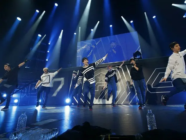 新人ボーイズグループ「GOT7」のクリスマスライブ「GOT7 1st Japan Tour 2014 "AROUND THE WORLD" X'mas」が12月24日クリスマス・イブに東京・豊洲PITで大盛況のうちに幕を閉じた。