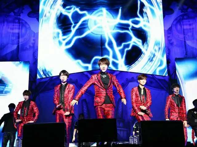 「超新星」が、12月16日から29日まで全4都市9公演のツアーを開催、約35,000人を動員し、12月29日有明コロシアムにてツアーファイナルを迎えた。（オフィシャル画像）