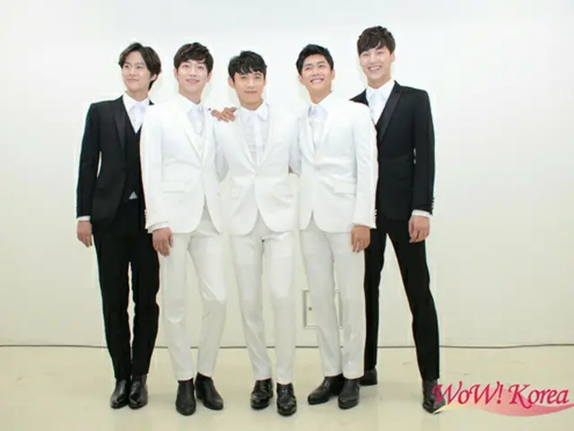 「5urprise」左からコンミョン、ソ・ガンジュン、ユイル、カン・テオ、イ・テファン
